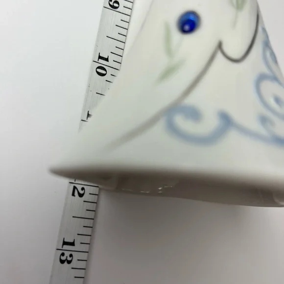 Cosmos Porcelain Elegant Doll - Picture 17 of 17